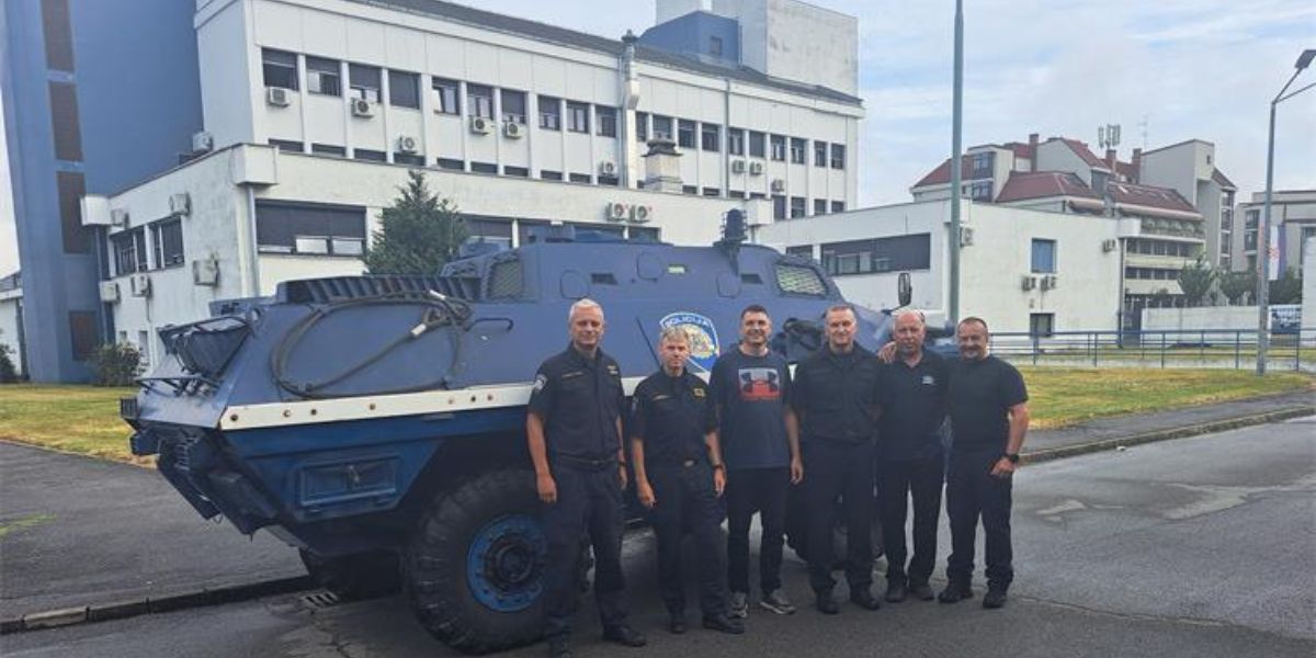 [FOTO] Blindirani div vraćen u grad u kojemu je spašavao živote