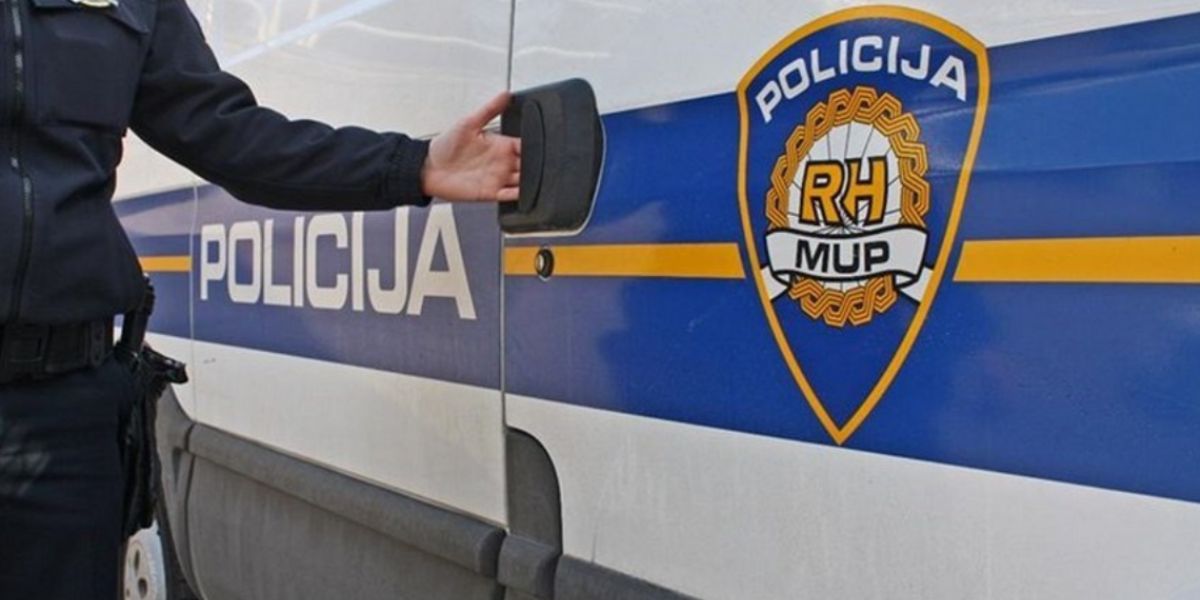 Bježao, vozio unatrag, urlao na policajce....Izveo pravi cirkus!