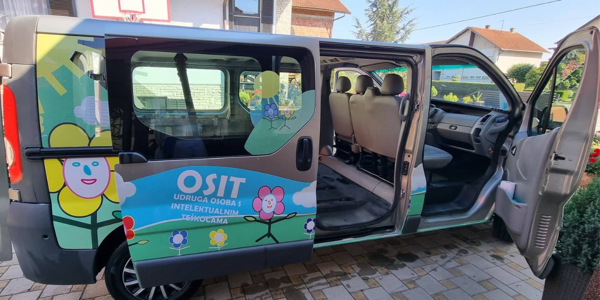 Prodaje se ovaj slatkiš na četiri kotača, cijena je odlična, a i lova ide za dobar cilj!