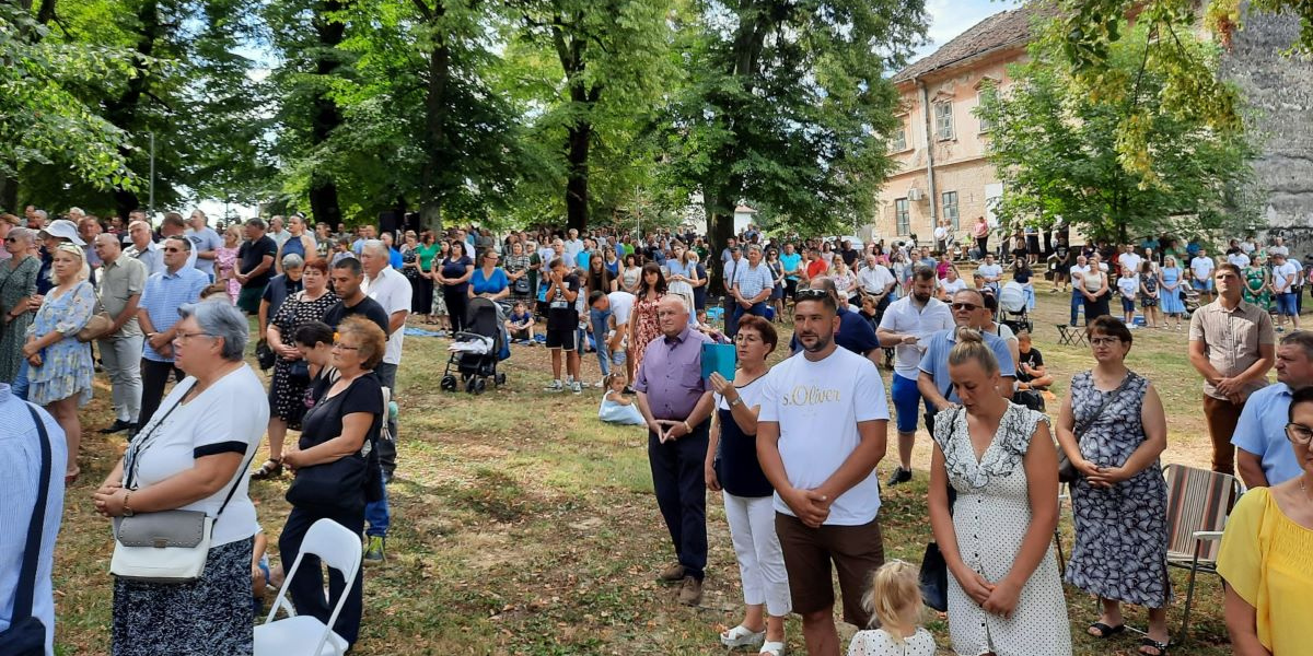 Svi putevi vode u Novu Raču, osim misnih slavlja očekuje nas i koncert Slavonskih Lola