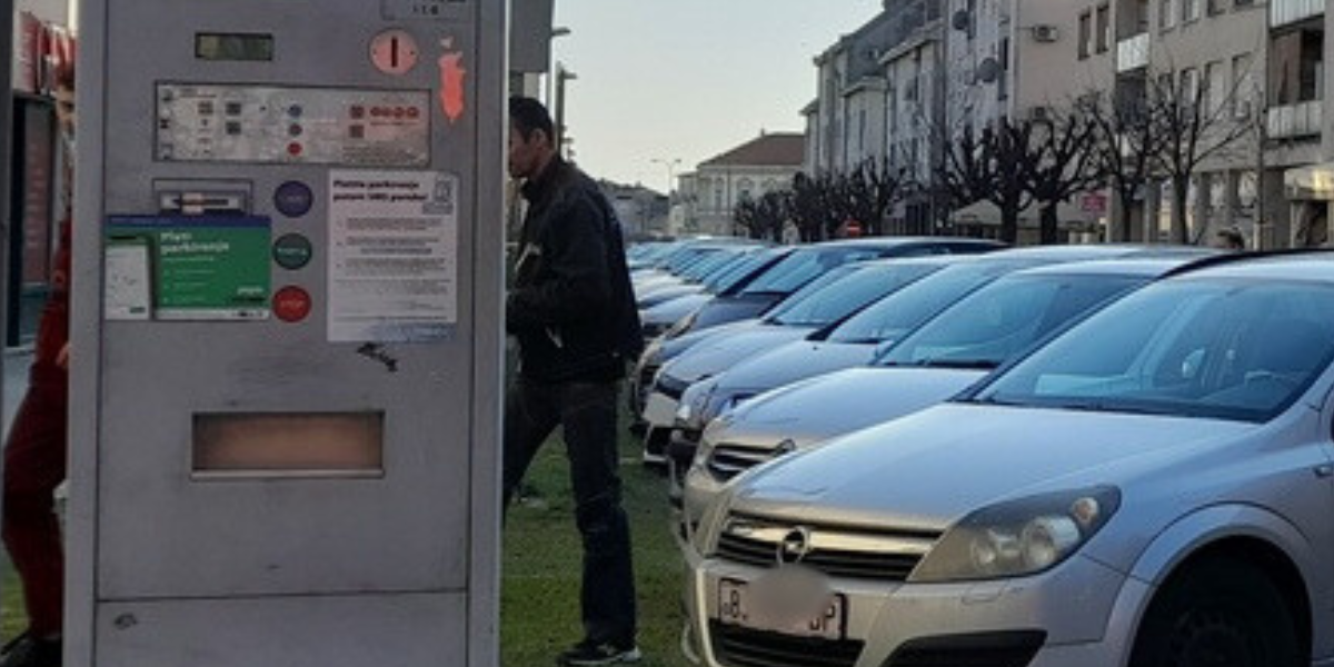 Usred bijela dana ukrao novčanik iz automobila u centru grada, evo kako je završio
