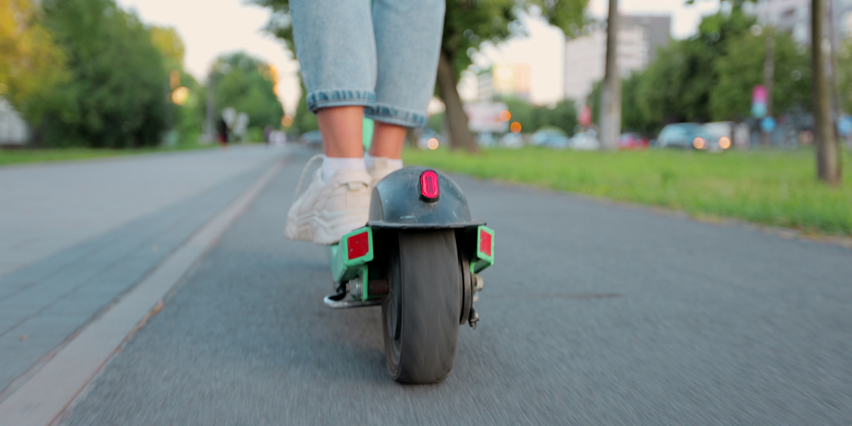 Pijana maloljetnica pala s romobila, završila u bolnici!