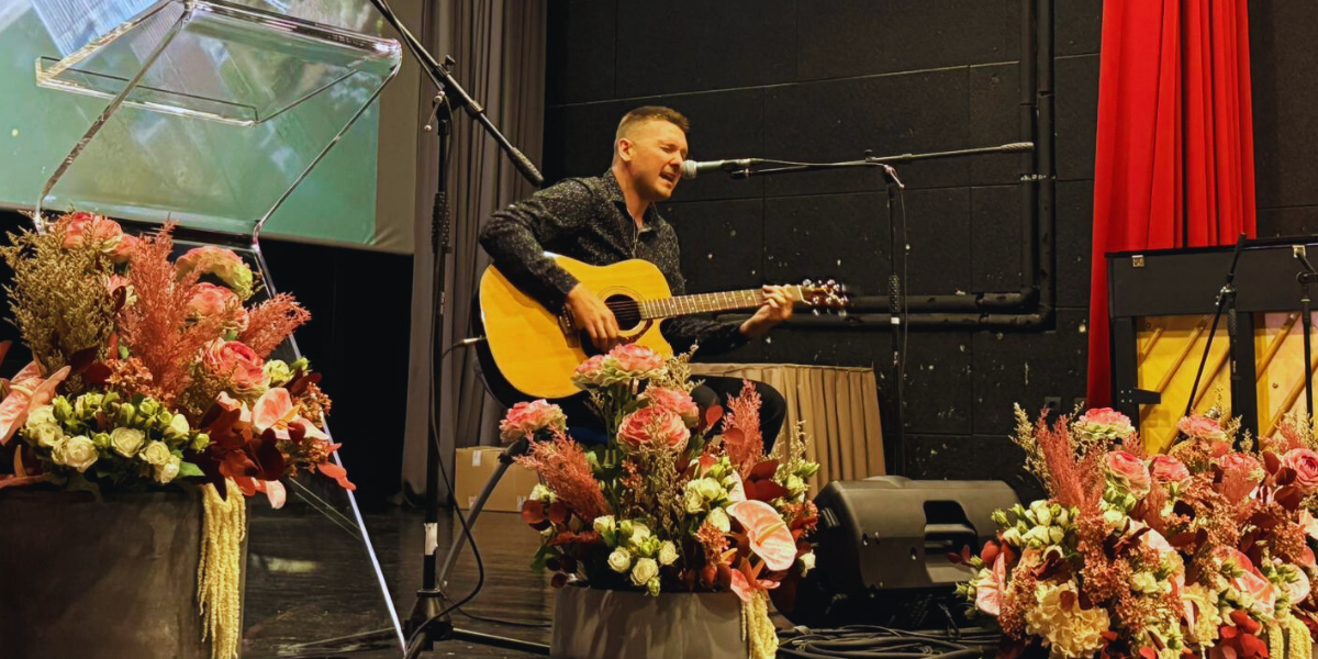Thompsonov gitarist zasvirao na važnoj svečanosti u svom gradu, poslušajte kako zvuči Ivan Ivanković