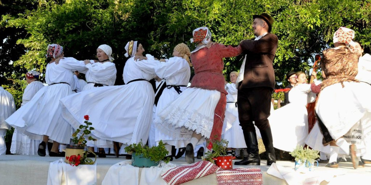 Više od pola stoljeća Zapovjedi pod lipom, evo što se priprema
