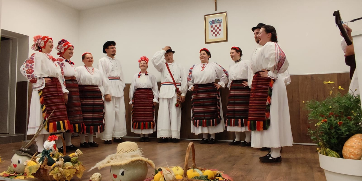 [FOTO] Pjesmom, plesom i prisjećanjem Mađari pokazali djelić baštine