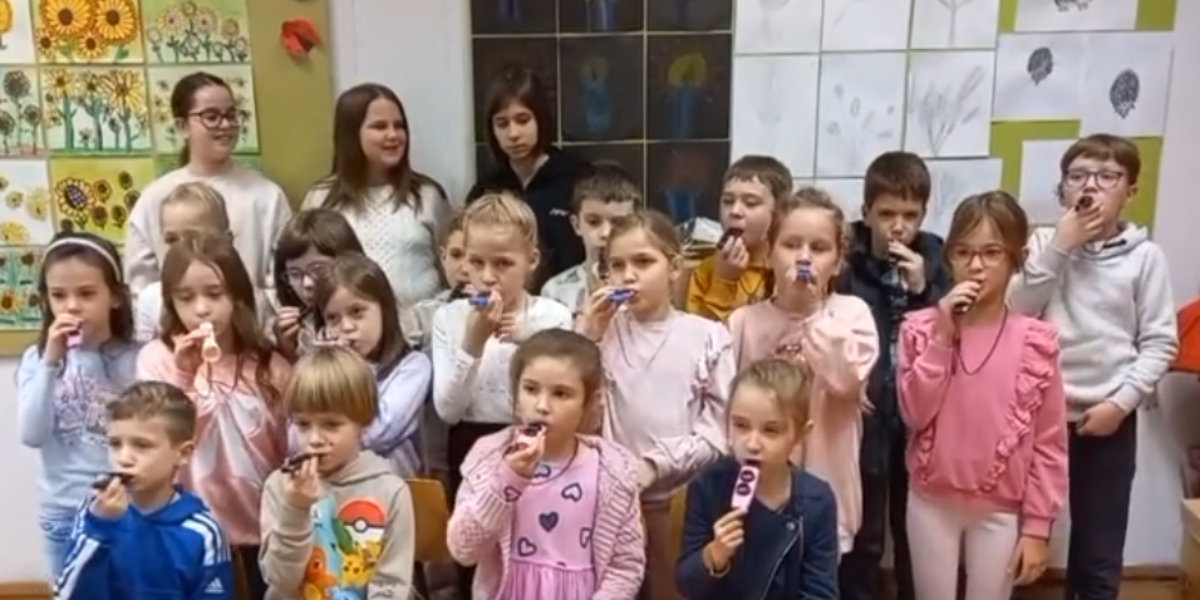 Ovi klinci treći su u državi, njihov zbor temelji se na sviranju jednog posve neobičnog instumenta
