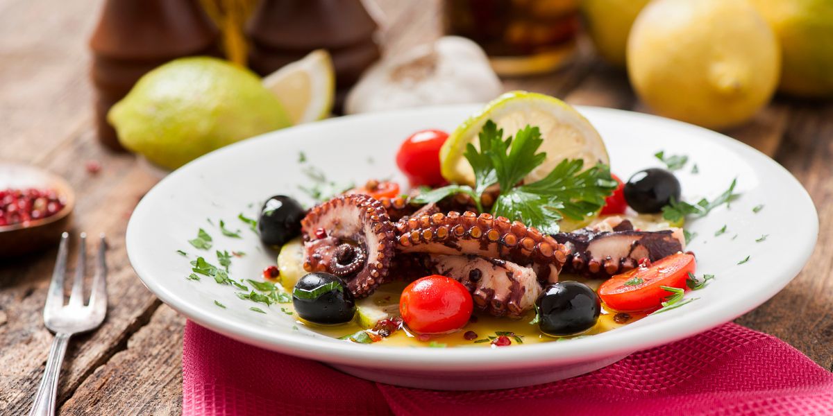 Ooo da! Znamo kako pripremiti aromatičnu salatu od hobotnice, idealnu za blagdanski stol