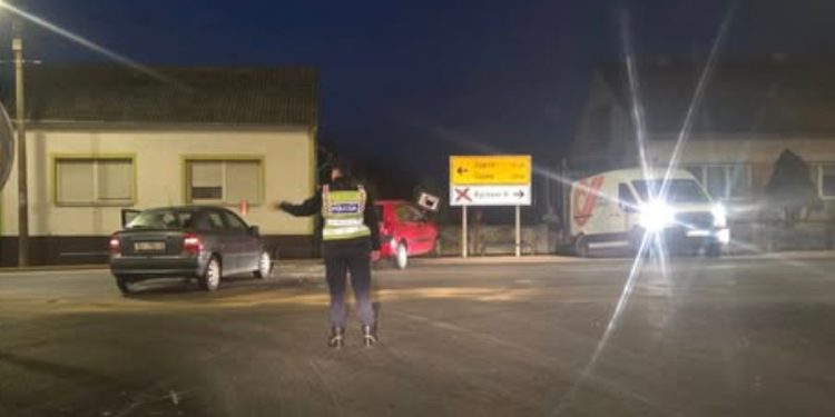Prometna nesreća na obilaznici: Nije se zaustavio na znak Stop, vozač i putnica prevezeni u bolnicu