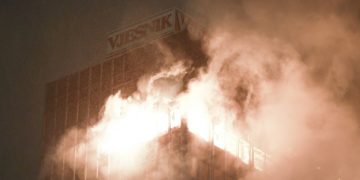 Jedan od simbola grada nestaje u plamenu, na terenu stotinjak vatrogasaca