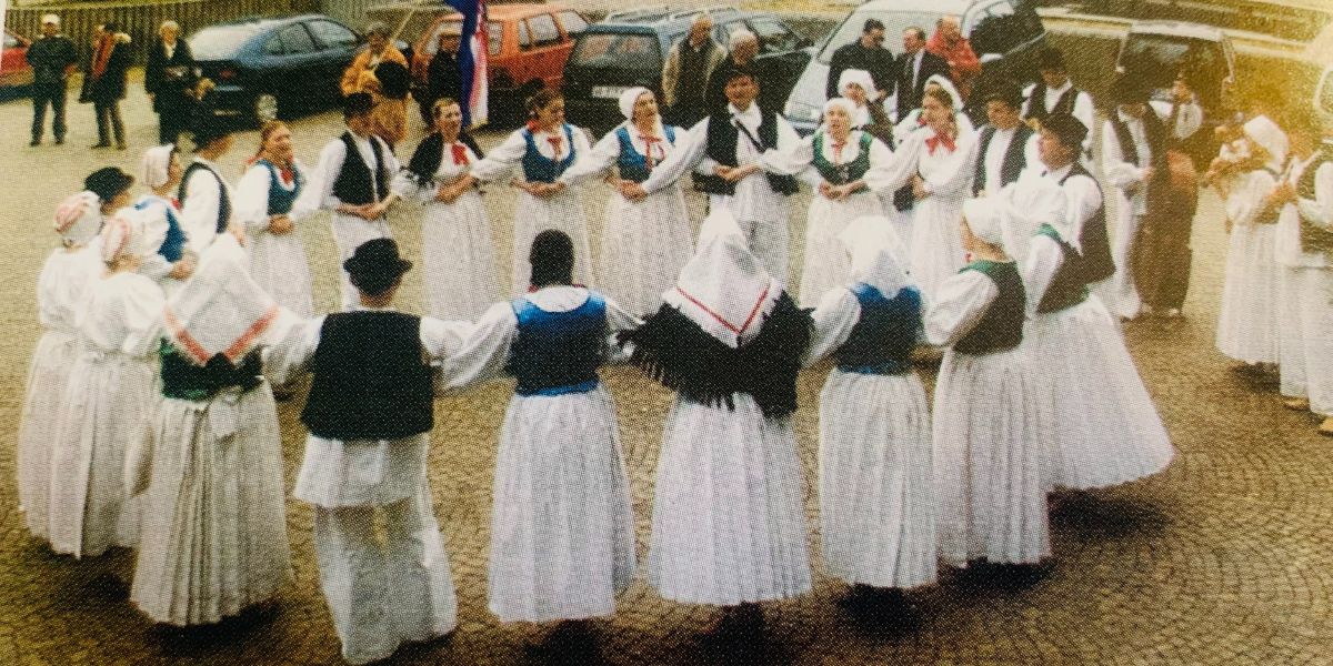 Jabuke, kolo i položajnik bili su neizostavni na Božić, a znate li zašto su ukućani spavali na podu?