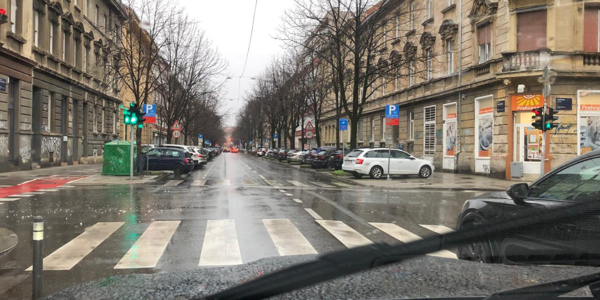 Ovako nije bilo ni za pandemije Covida. Propale fešte po trgovima u centru.