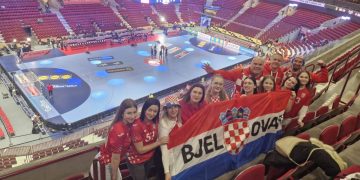 Ništa bez zastave s imenom našeg grada, navijači će večeras glasno navijati za Hrvatsku