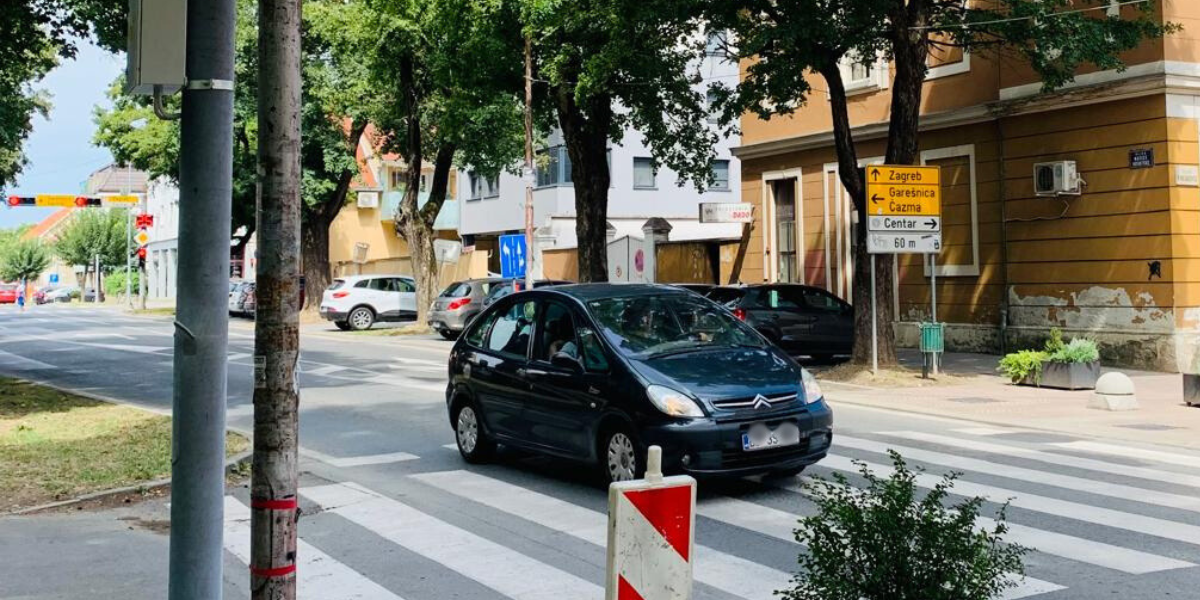 U centru grada ukraden automobil, ovo je ključna greška vozača