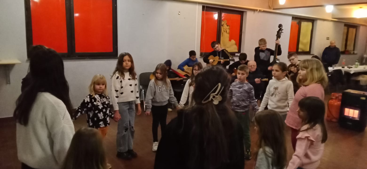 Mališani u Novoj Rači njeguju tradiciju kroz svirku, pjesmu i ples