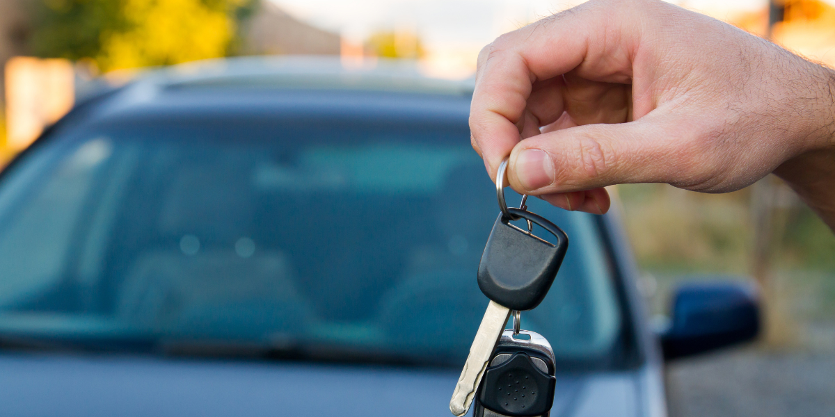 U selu od 300 ljudi dijele jedan auto, a ključevi stoje u kafiću: Može li ovakva ideja preživjeti i kod nas (i zašto ne)?