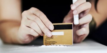 Majka u Bjelovaru davala speed i marihuanu maloljetniku u vlastitom stanu