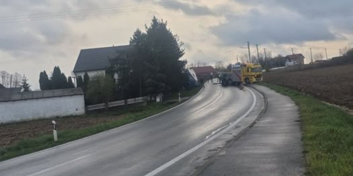 Zbog izvlačenja teretnog vozila zatvorena prometnica, vozi se obilaznim pravcem