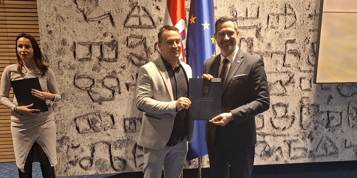 Velika vijest za nogometaše: Stiže novo igralište s umjetnom travom!