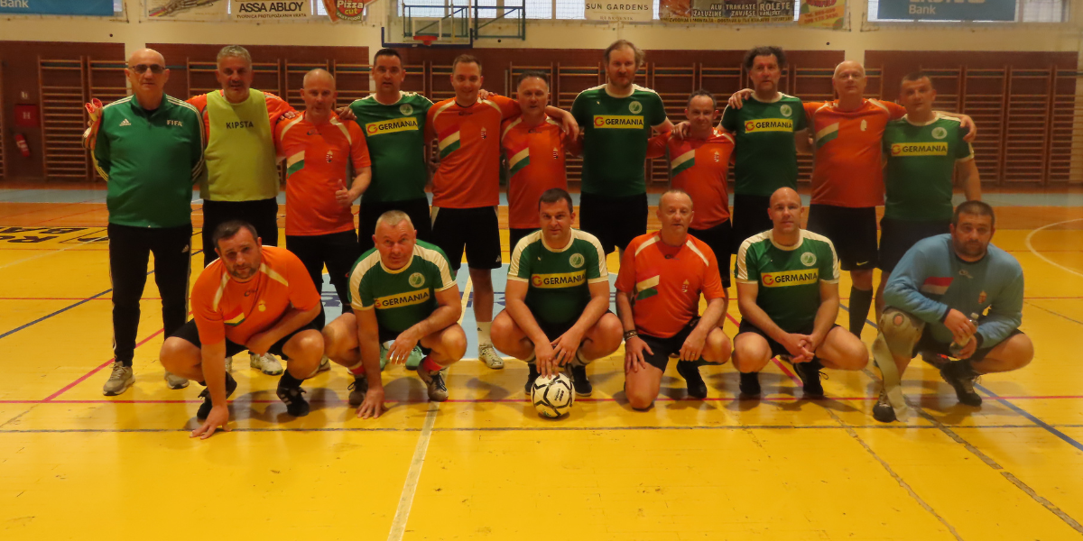 Navukli kratke hlačice pa krenuli u bitku za loptu: Evo kako izgleda kada političari zaigraju mali nogomet