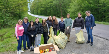 Učenici vrijedno čistili okoliš, općina ih nagradila!