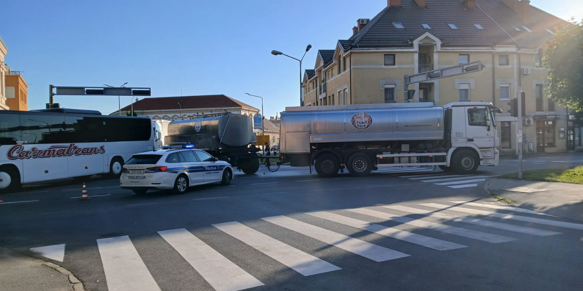 (FOTO) Prometna nesreća na Trgu Stanka Vraza: ima ozljeđenih!