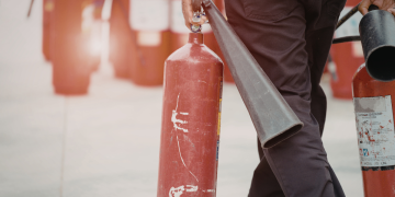 Gori hangar u Gornjoj Kovačici, JVP Grubišno Polje na terenu!
