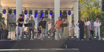 [FOTO/VIDEO] Goran Višnjić, Tajči, Jelena Perčin i ekipa večeras pjevaju u Bjelovaru: tonska je u tijeku