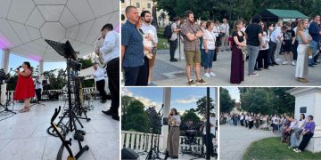 U srcu grada okupili se sadašnji i bivši učenici, uz glazbu proslavili veliki jubilej