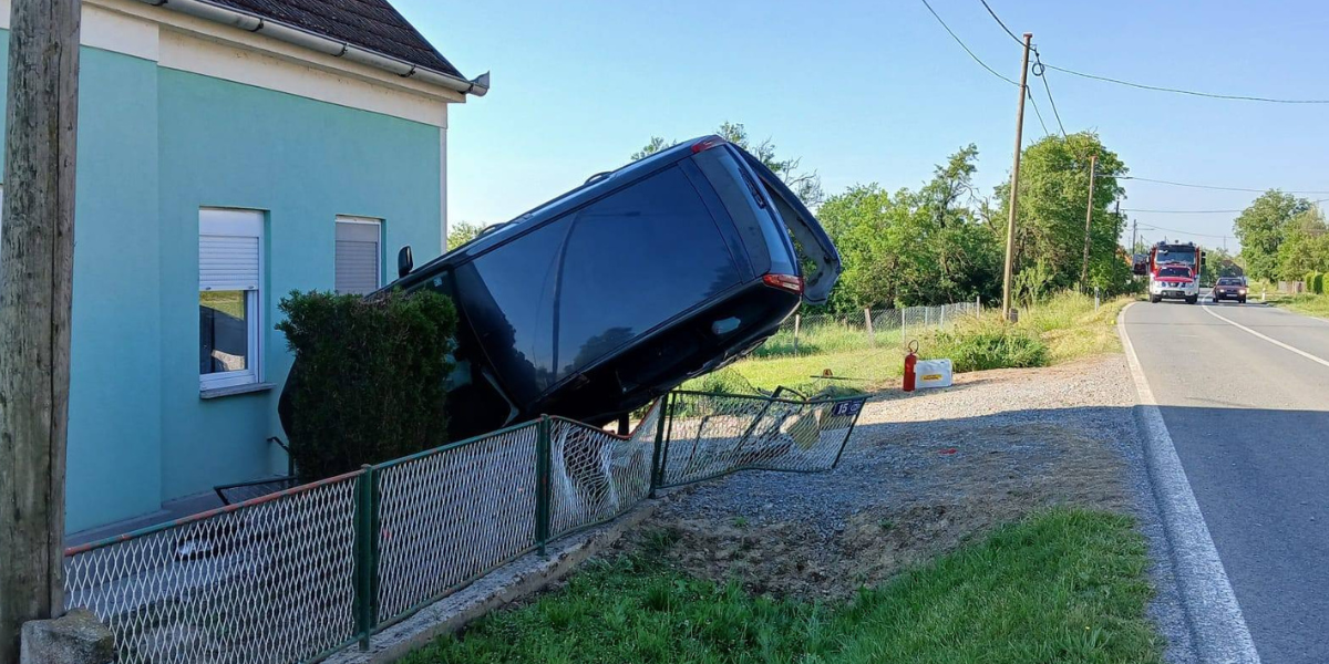 ŠOK U RANO JUTRO: Pijana vozačica razbila ogradu pa zabila automobil u obiteljsku kuću