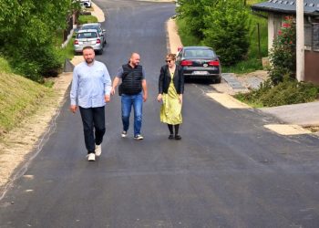[FOTO] Još jedno općinsko naselje spojeno asfaltom s gradom, radovi kasnili