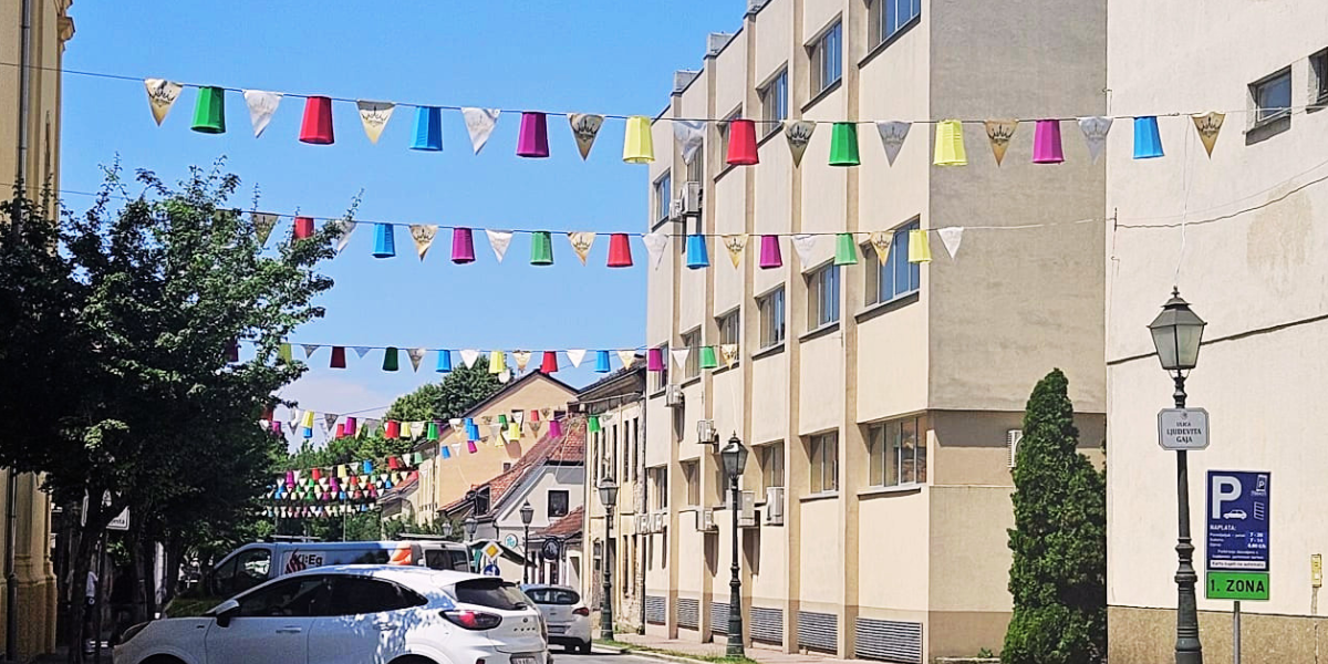 Počelo je, počelo: Postavljene prve dekoracije, pogledajte kako izgleda Gajeva ulica!