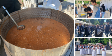 [FOTO] Miris graha proširio se centrom: Pogledajte kako je bilo na proslavi