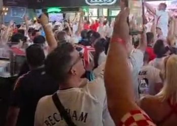 [VIDEO] LUDNICA U DALLASU!Hrvati i Englezi zajedno navijaju nekoliko sati prije velikog dvoboja
