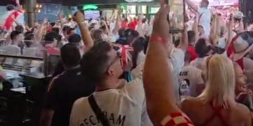 [VIDEO] LUDNICA U DALLASU!Hrvati i Englezi zajedno navijaju nekoliko sati prije velikog dvoboja