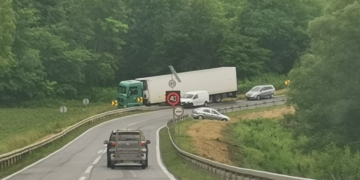 Upravo! Prometna nesreća nadomak grada, izbjegnite ovu dionicu ako možete