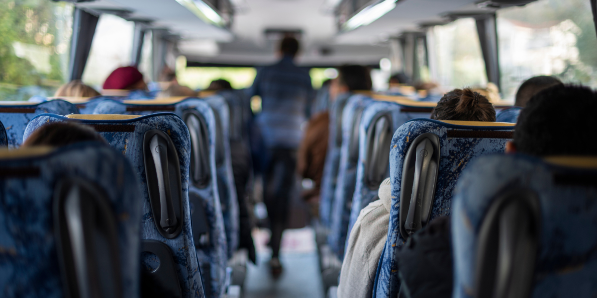 U punom autobusu 73-godišnjak gurnuo ruku u gaće i radio neprimjerene pokrete