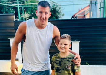 Ovo je priča o Gabrielu Paniću – dječaku koji je krenuo stopama svog uzora, kralja bjelovarske košarke