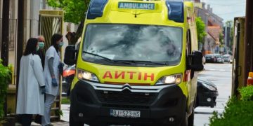 Prešao u suprotni trak i izazvao sudar: Jedna osoba završila u bolnici