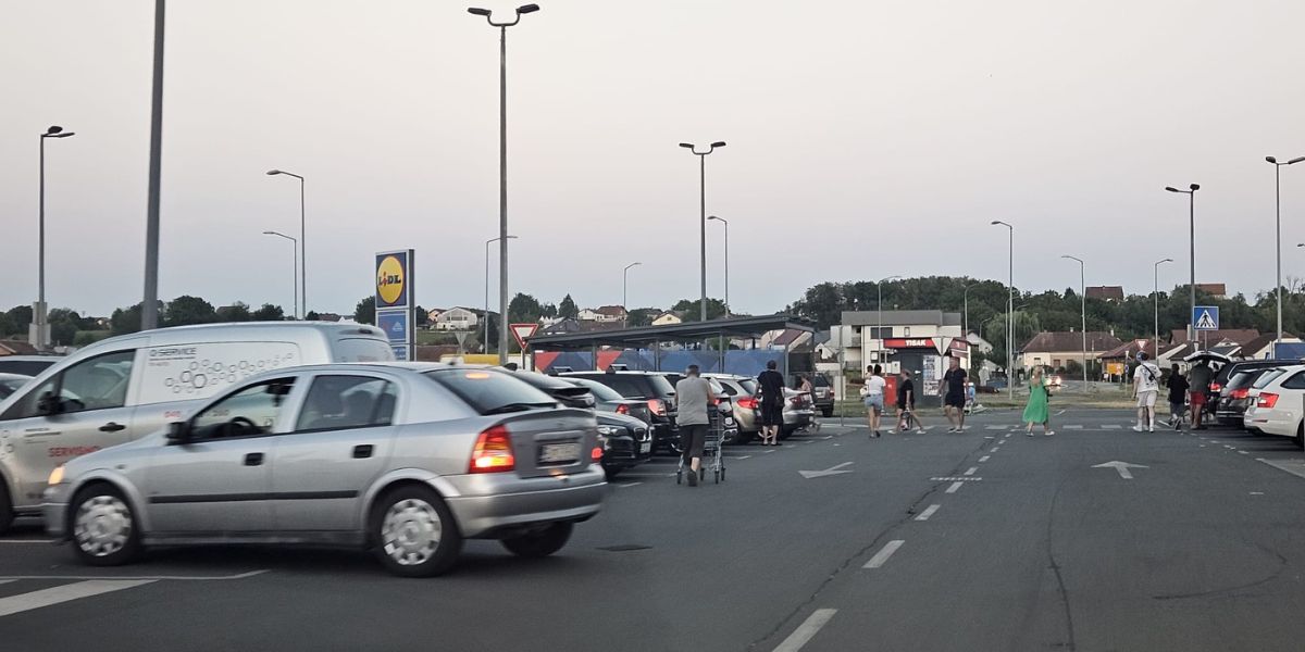 Auto do auta, čovjek do čovjeka: Jedna namirnica doslovno 'nestala' s polica trgovina