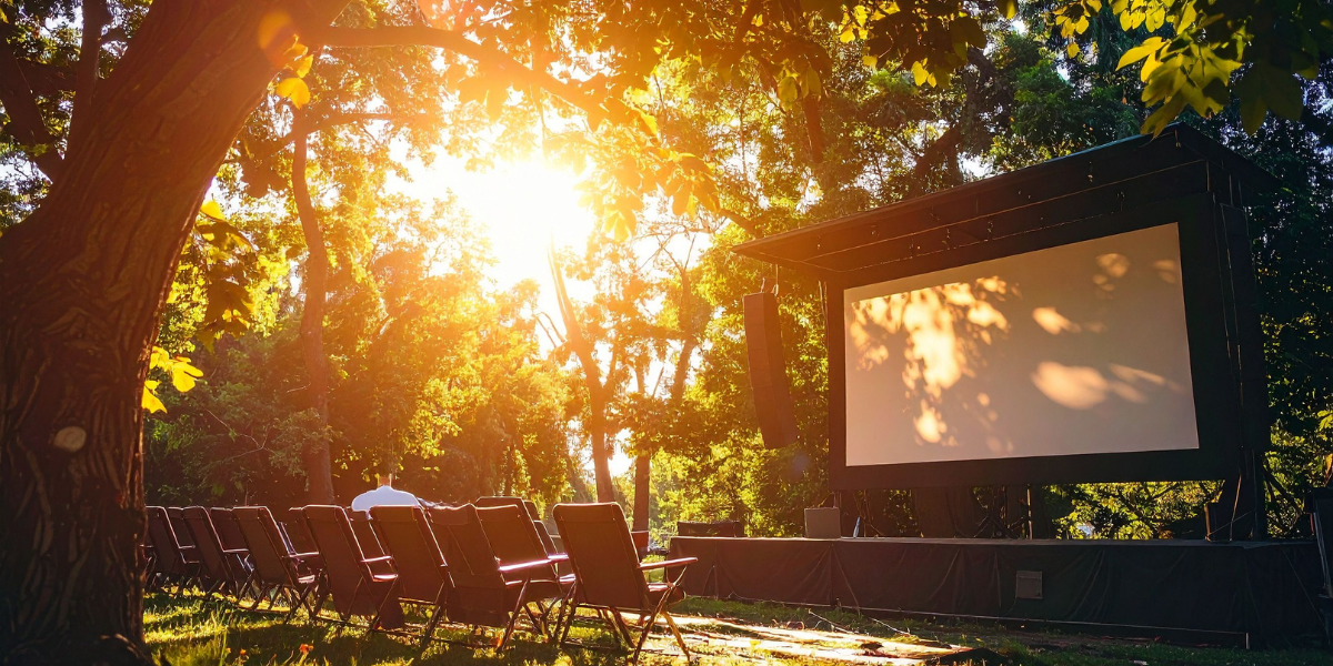 Ponesite dekice i grickalice: Gradski park pretvara se u kino na otvorenom