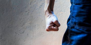 Nasilnik prijetio smrću susjedu jer ga je prijavio policiji, sud je prijetnje shvatio ozbiljno