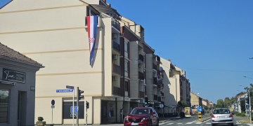 [FOTO] Ponos na svakom koraku: Diljem grada zavijorile hrvatske zastave!