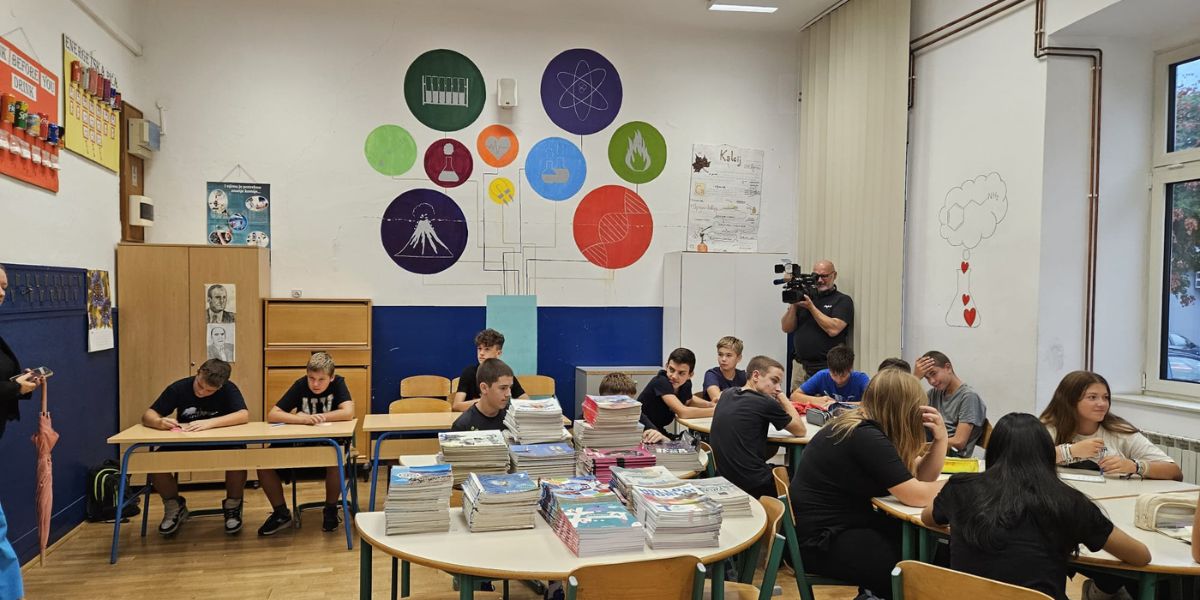 Još samo nekoliko dana za prijavu i povrat novca za školske radne materijale