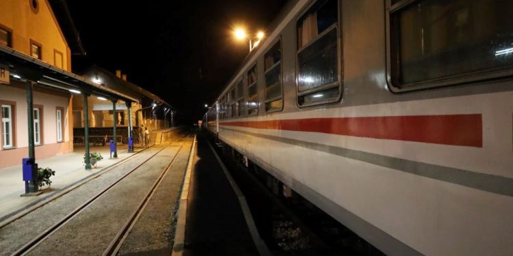 Zbog pomicanja sata, najavljene promjene u polascima pojedinih vlakova