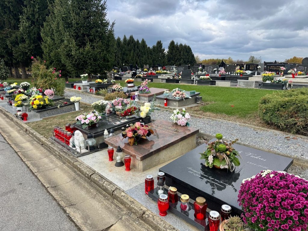 Gradsko groblje Borik u Bjelovaru uoči Svih svetih (Foto: Daša Horvat)