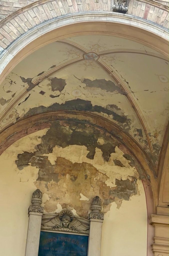 Oštećeni grobovi na Mirogoju